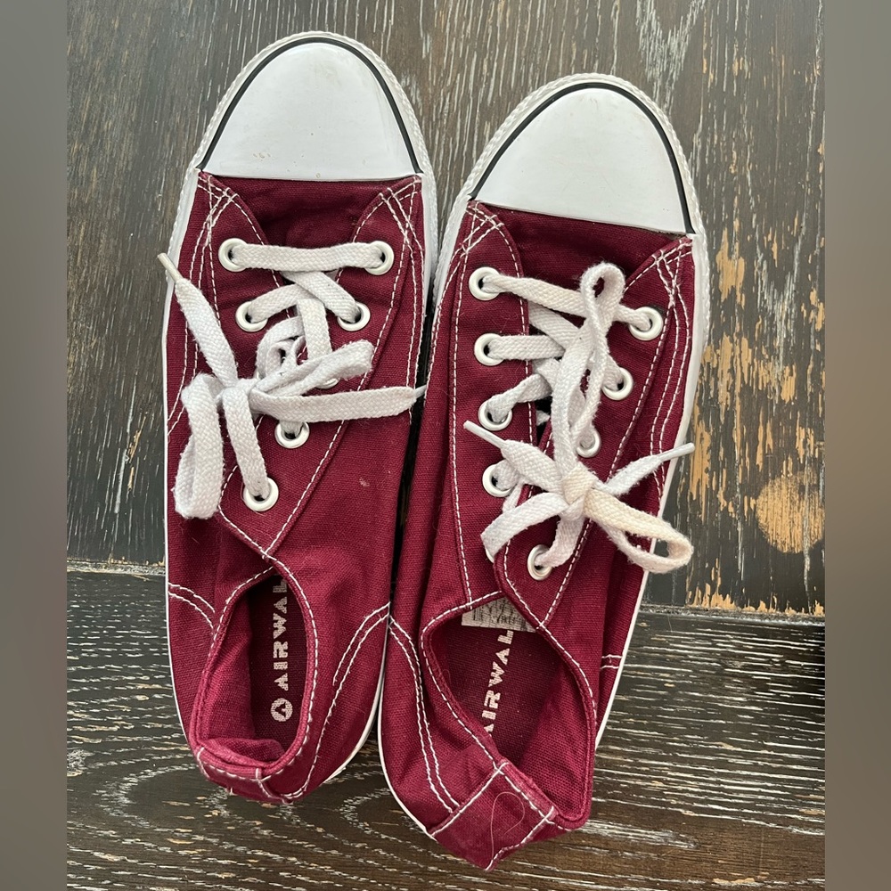 Maroon Airwalk tennis shoes. Size 8.5. Runs narrow. Used condition.